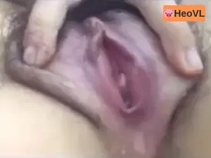Tình nhân show cận cảnh bím đang thở