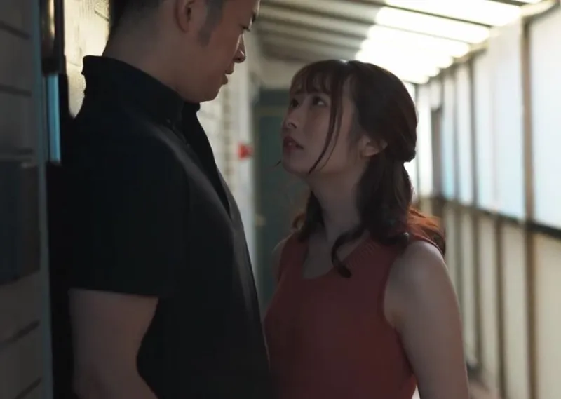 Bà xã mang thai, tôi bị bốc lửa bởi vợ nhà sát bên thường ở nhà một mình