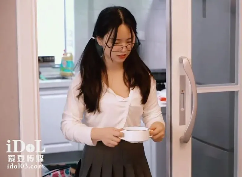 Nhóc con về quê ăn tết bị bố dượng trả bài vì càng lớn càng ngon